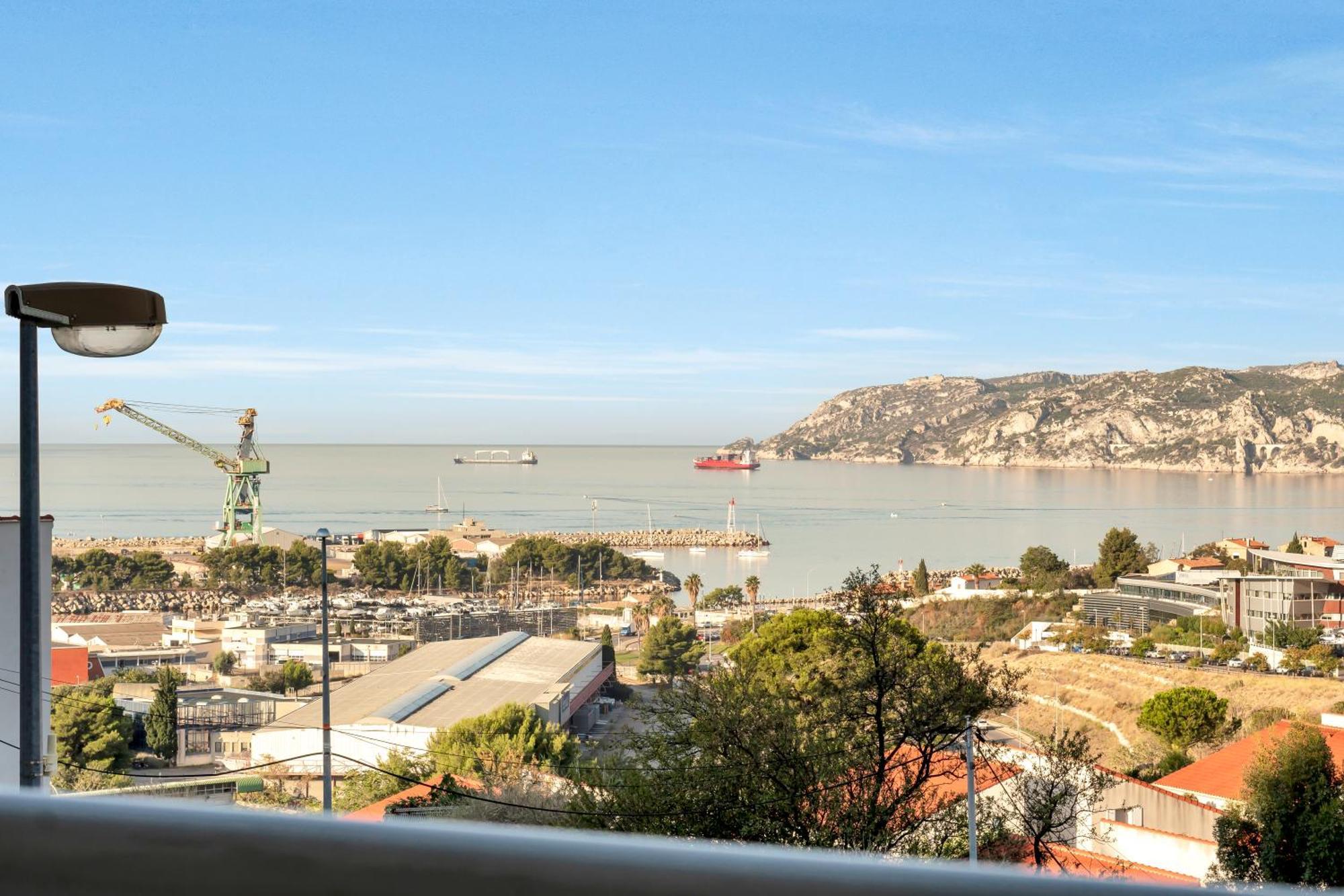 Room In Appartment With Seaview Марсель Экстерьер фото